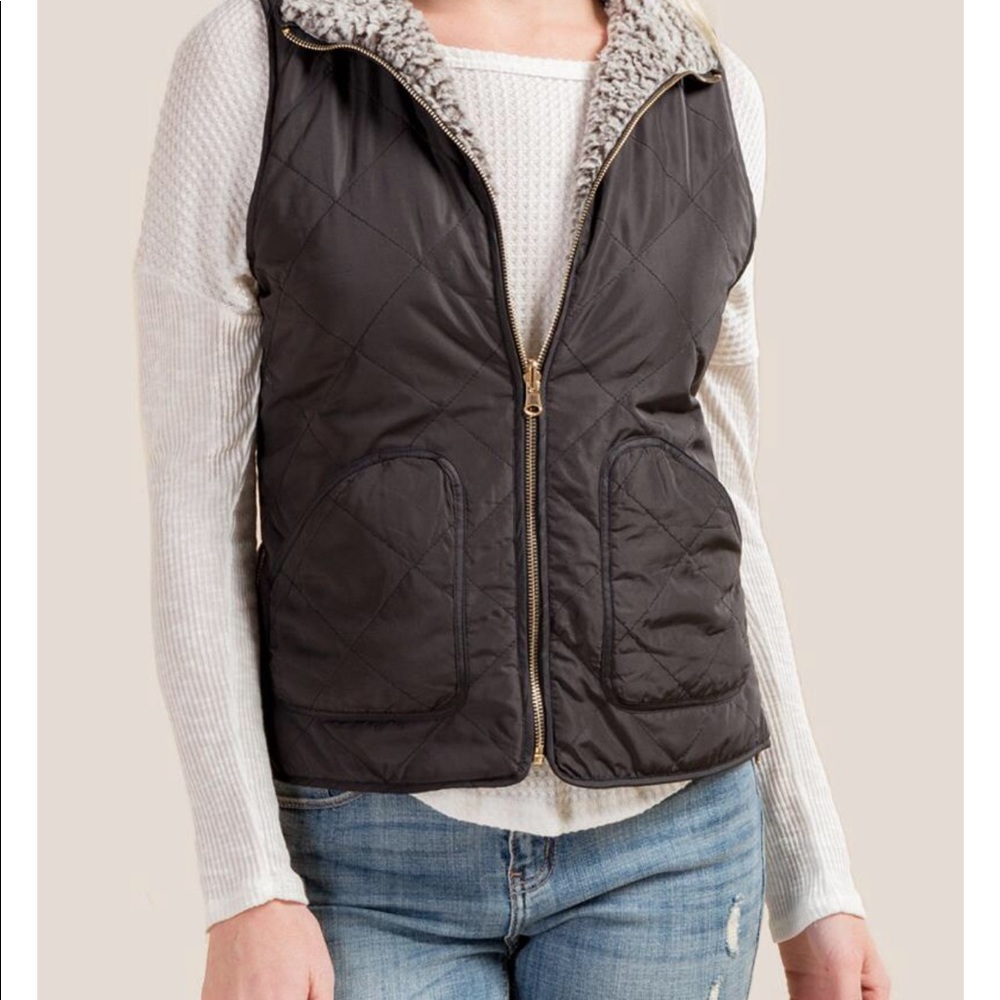 Francesca’s reversible puffer black vest